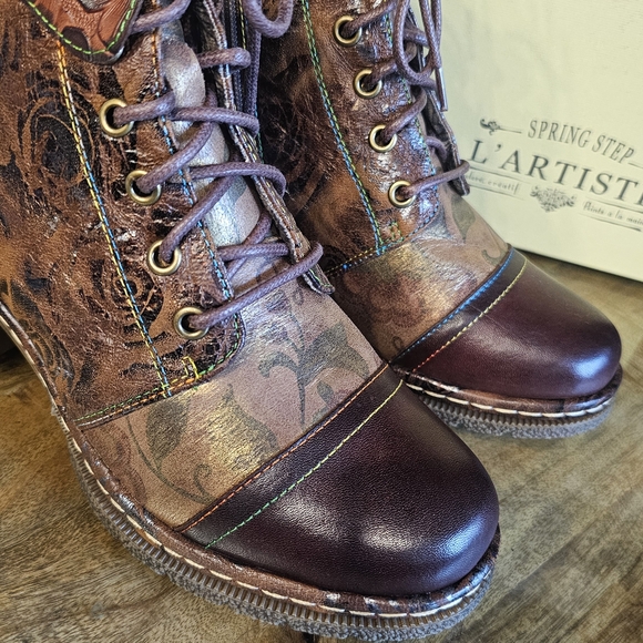 Floral Lace-Up Boots in Brown and Gold - Picture 4 of 9